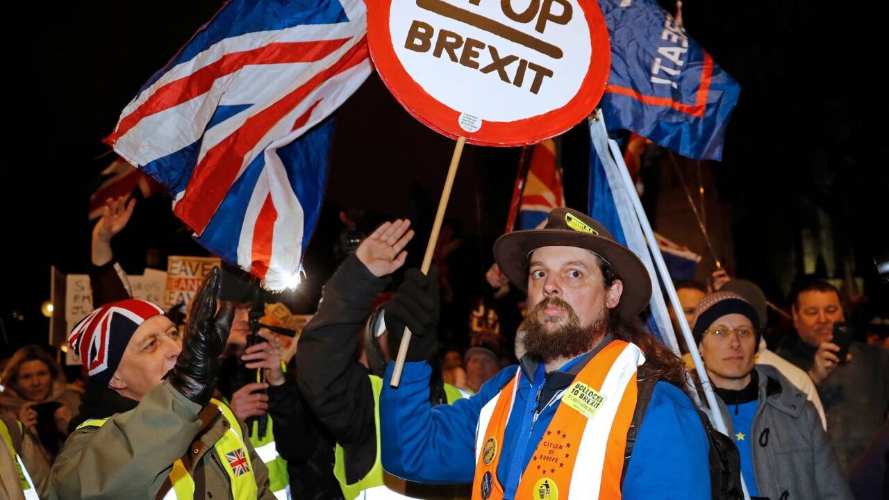 Gegner und Befürworter des Austritts Großbritanniens aus der EU stehen einander unversöhnlich gegenüber. Für die rund 10.600 britischen Staatsbürger, die in Österreich leben, werden nun Gesetze beschlossen, damit sich für sie möglichst wenig ändert. 