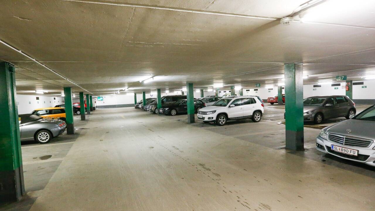 Die Säulen im I. Untergeschoß wurden saniert. Die Säulen im I. Untergeschoß wurden saniert.