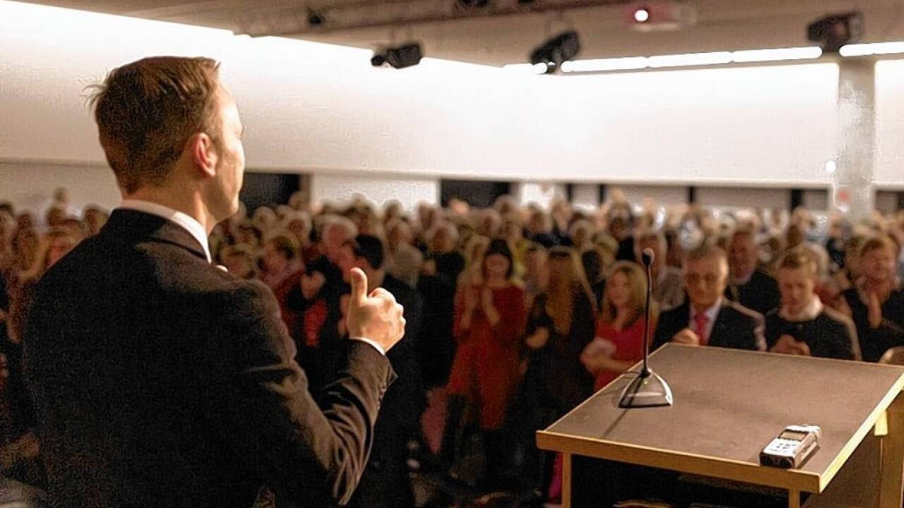 SPÖ-Spitzenkandidat Bernhard Auinger beim Wahlkampfauftakt am Mittwochabend. SPÖ-Spitzenkandidat Bernhard Auinger beim Wahlkampfauftakt am Mittwochabend.