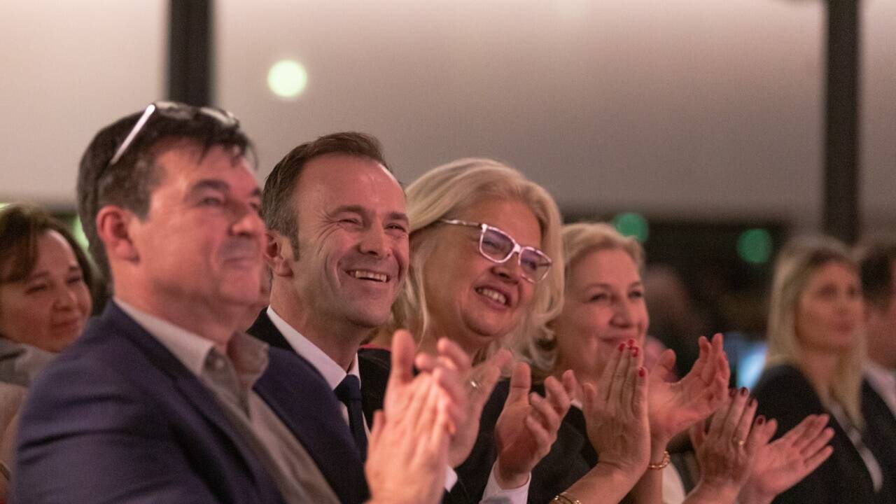 Bezirksparteichef Michael Wanner, Vizebürgermeister Bernhard Auinger, Vizebürgermeisterin Anja Hagenauer, Klubchefin Andrea Brandner. Bezirksparteichef Michael Wanner, Vizebürgermeister Bernhard Auinger, Vizebürgermeisterin Anja Hagenauer, Klubchefin Andrea Brandner.