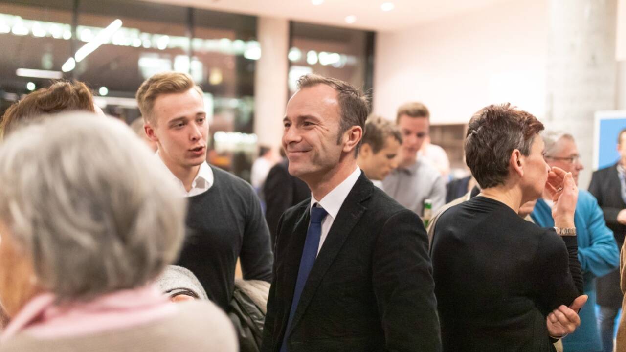 SPÖ-Spitzenkandidat Bernhard Auinger beim Wahlkampfauftakt am Mittwochabend. SPÖ-Spitzenkandidat Bernhard Auinger beim Wahlkampfauftakt am Mittwochabend.