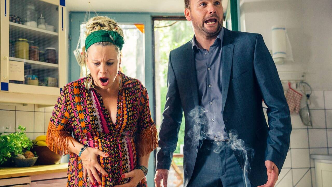 Bilder zum Film „Love Machine“. Bilder zum Film „Love Machine“.