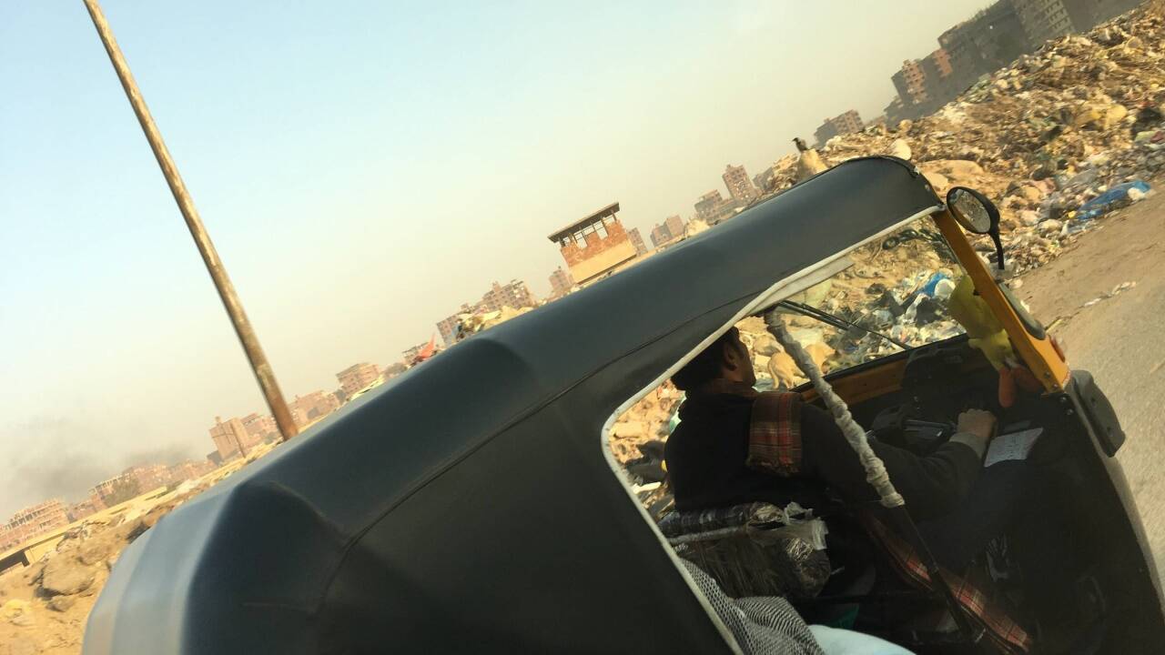 Wo die Straßen aufhören, beginnt Haggana. In diesem Slum in Kairo leben viele Müllsammler. Wo die Straßen aufhören, beginnt Haggana. In diesem Slum in Kairo leben viele Müllsammler.