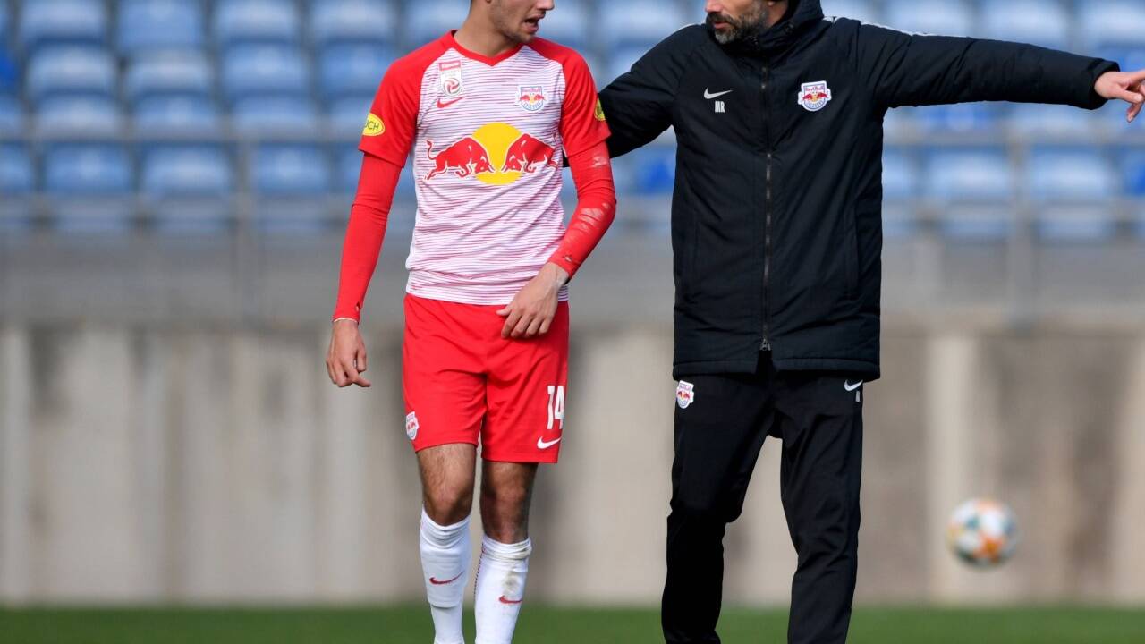 Salzburgs Jungstar Dominik Szoboszlai erhielt von Trainer Marco Rose immer wieder Anweisungen. Salzburgs Jungstar Dominik Szoboszlai erhielt von Trainer Marco Rose immer wieder Anweisungen.