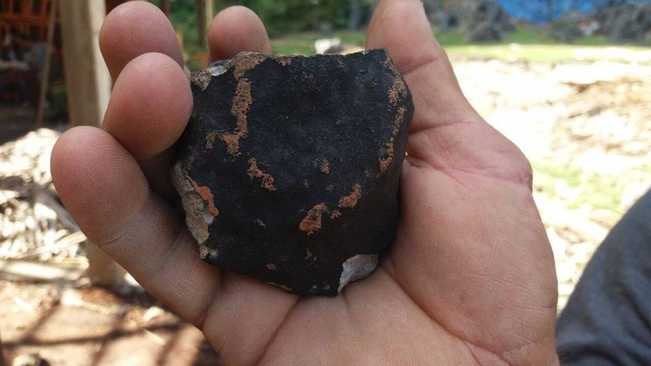 Der Meteorit zerbrach beim Eintritt in die Erdatmosphäre  Der Meteorit zerbrach beim Eintritt in die Erdatmosphäre