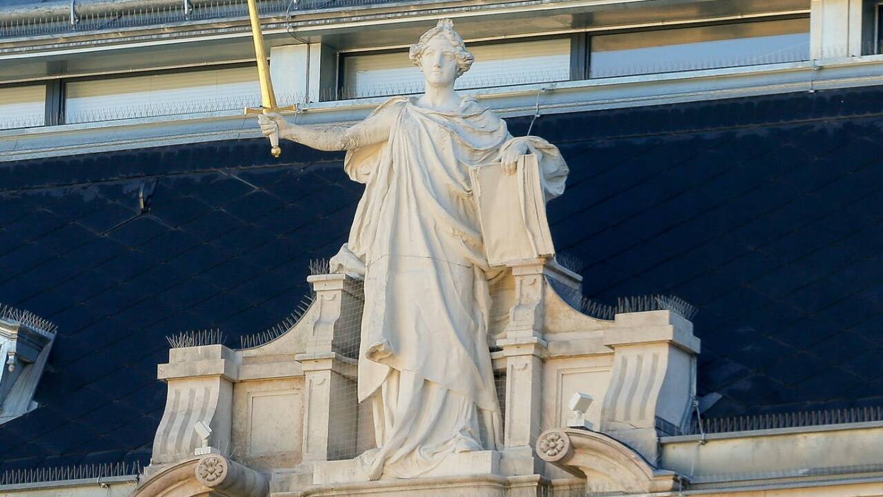 Staatsanwalt zog Anklage wegen Raubes zurück. (Symbolbild)  Staatsanwalt zog Anklage wegen Raubes zurück. (Symbolbild)