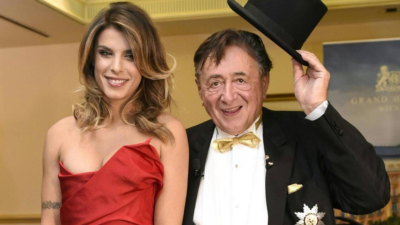 Promigast am Opernball: 12. Februar 2015 – Elisabetta Canalis mit Richard Lugner.  