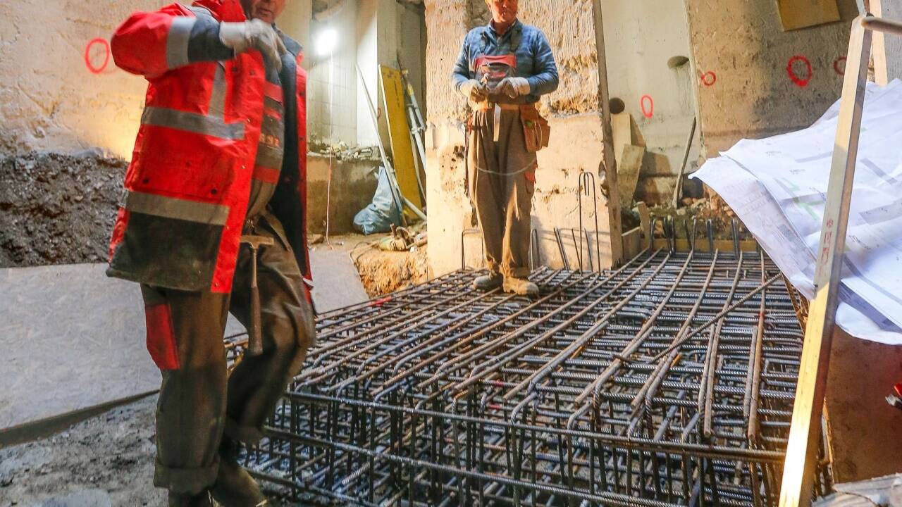 Noch gleicht das Innenleben einer Steinwüste: Doch schon im Juni soll sich das Luxushotel an der Getreidegasse im neuen Glanz präsentieren. 