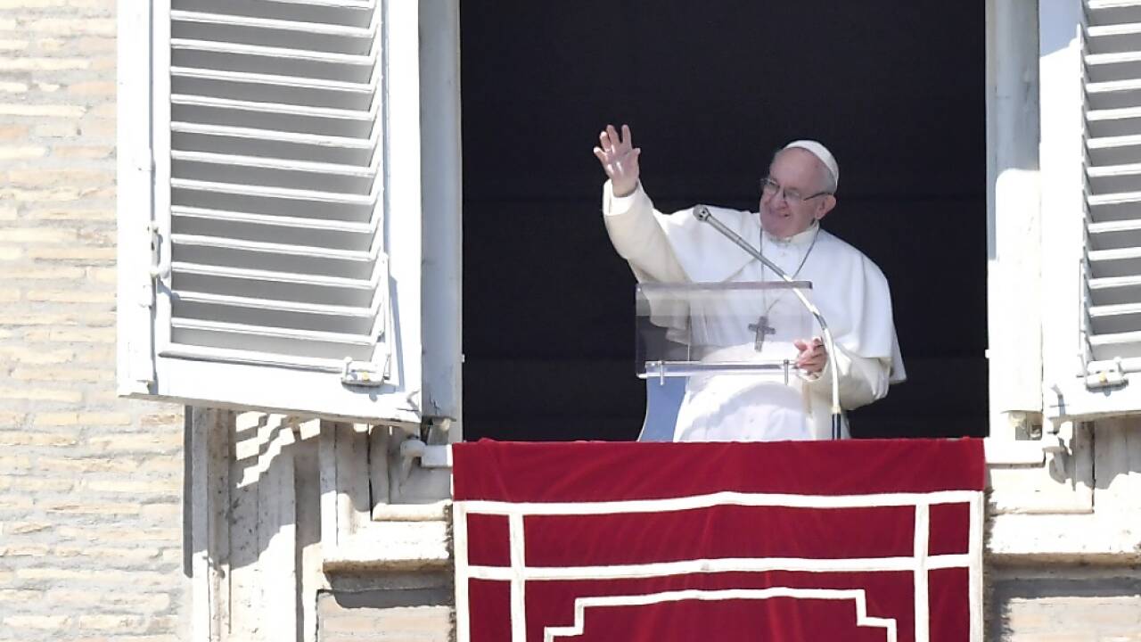 Papst Franziskus während des Angelus-Gebets  Papst Franziskus während des Angelus-Gebets