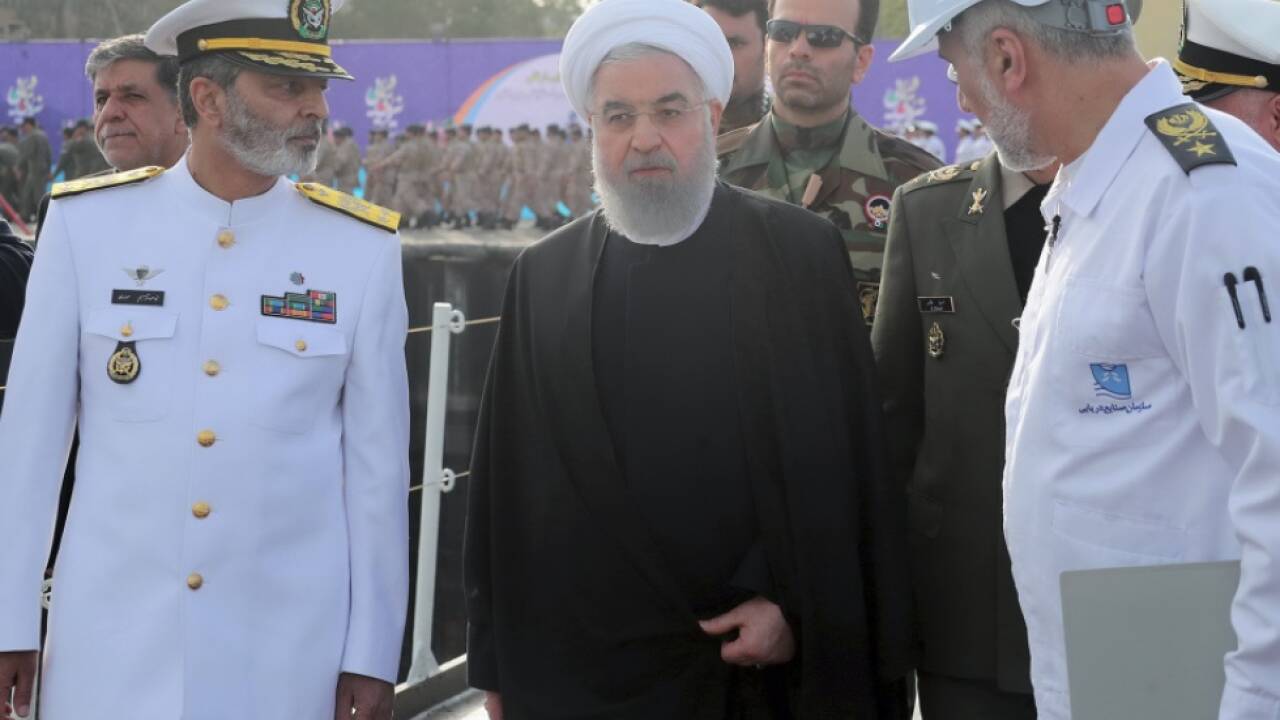 Irans Präsident Hassan Rouhani bei der Besichtigung eines U-Bootes Irans Präsident Hassan Rouhani bei der Besichtigung eines U-Bootes