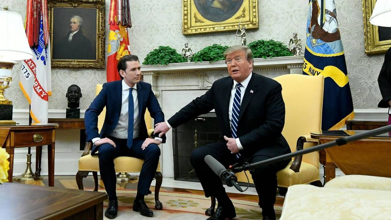 Alle Augen und Kameraobjektive sind auf diese beiden Männer gerichtet. Wer ist hier der Dominante? Alle Augen und Kameraobjektive sind auf diese beiden Männer gerichtet. Wer ist hier der Dominante?