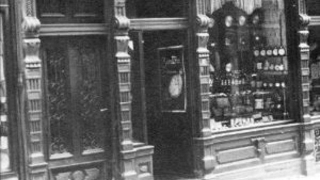 Das Geschäft von Wenzel Klemera in der Salzburger Linzer Gasse – zirka 1900. <br> Das Geschäft von Wenzel Klemera in der Salzburger Linzer Gasse – zirka 1900. <br>