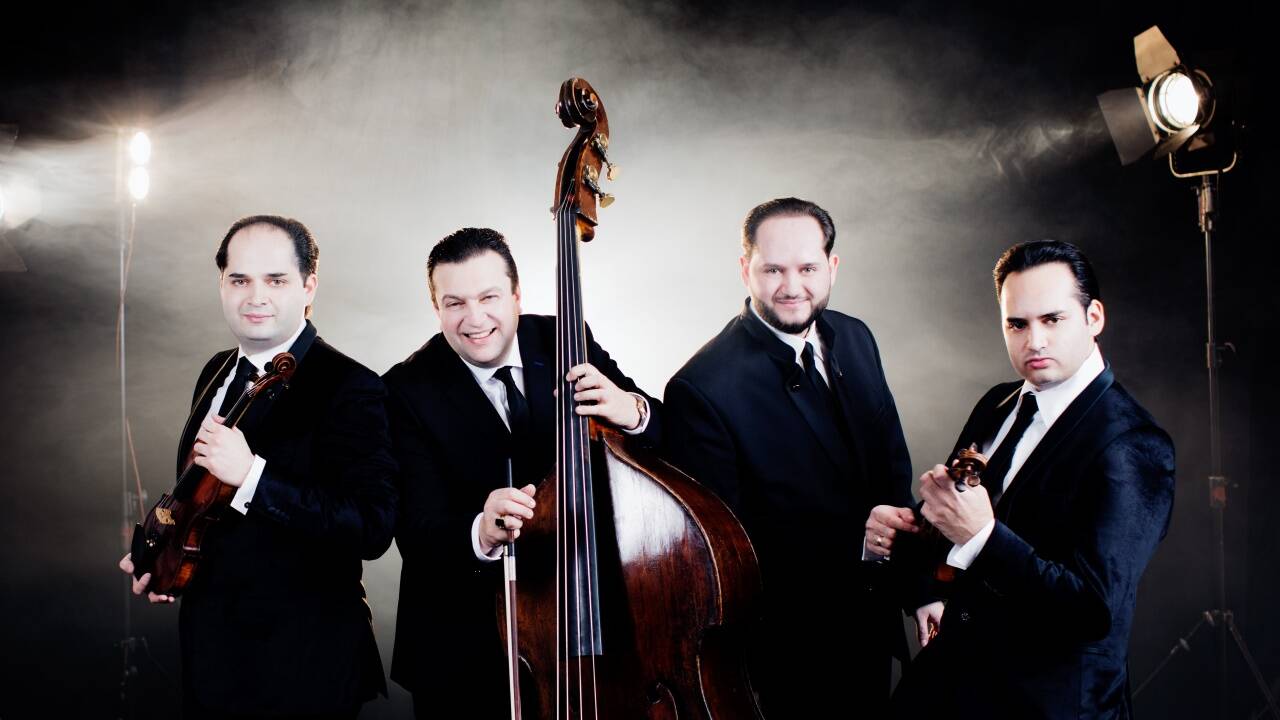 Das Janoska Ensemble verbindet Jazz, Klassik und Tanzmusik. 