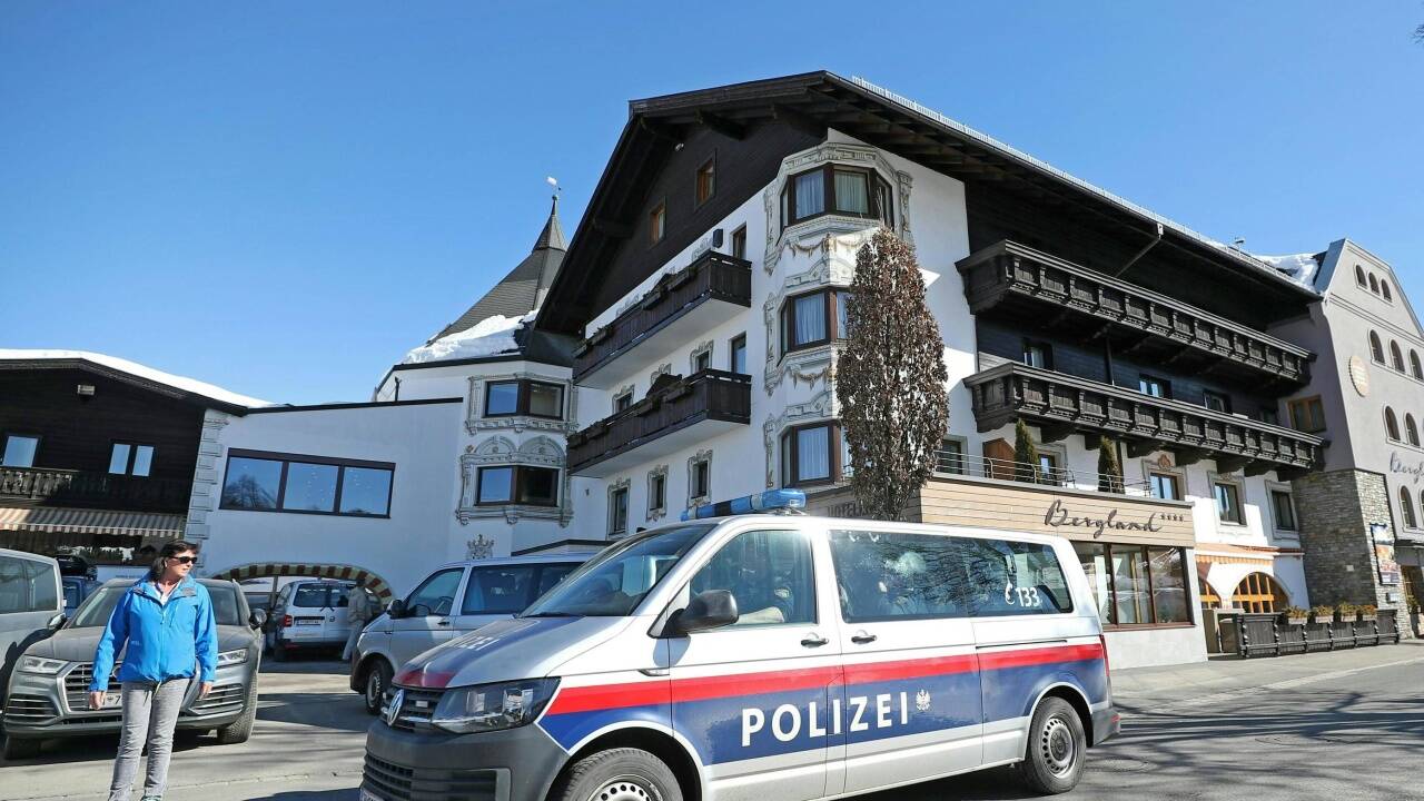Polizei vor dem ÖSV-Quartier.  
