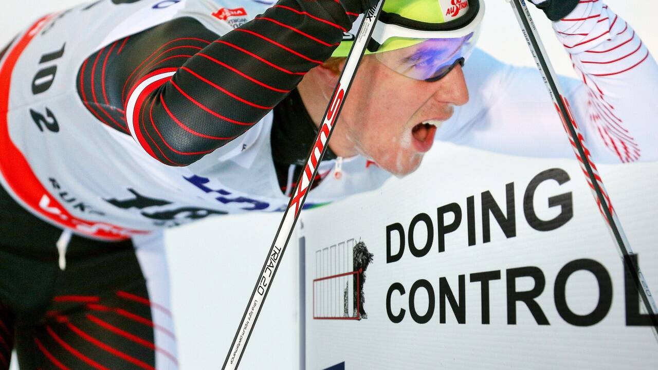 Langläufer Johannes Dürr zeigte sich selbst geständig, gedopt zu haben. Nun deckt er ein System mit auf.  Langläufer Johannes Dürr zeigte sich selbst geständig, gedopt zu haben. Nun deckt er ein System mit auf.