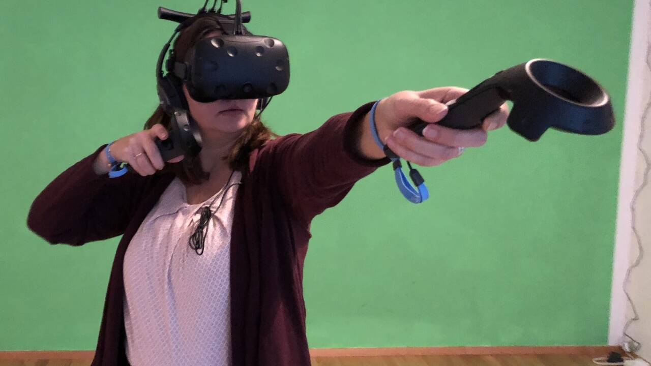 Ausgerüstet mit HTC Vive und zwei Controllern geht’s ab in die Pyramide. 