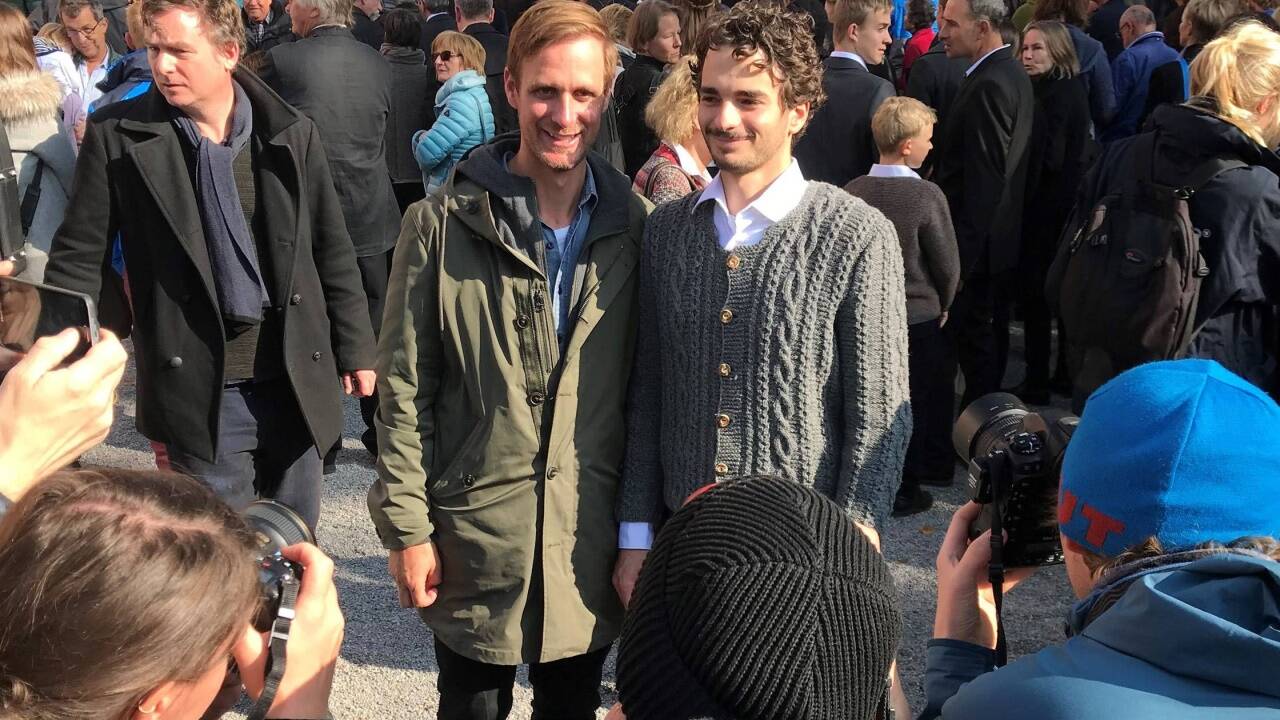 Ab Aschermittwoch nicht mehr glatt rasiert: Die beiden Oberammergauer Jesus-Darsteller Frederik Mayet (l.) und Rochus Rückel. Ab Aschermittwoch nicht mehr glatt rasiert: Die beiden Oberammergauer Jesus-Darsteller Frederik Mayet (l.) und Rochus Rückel.