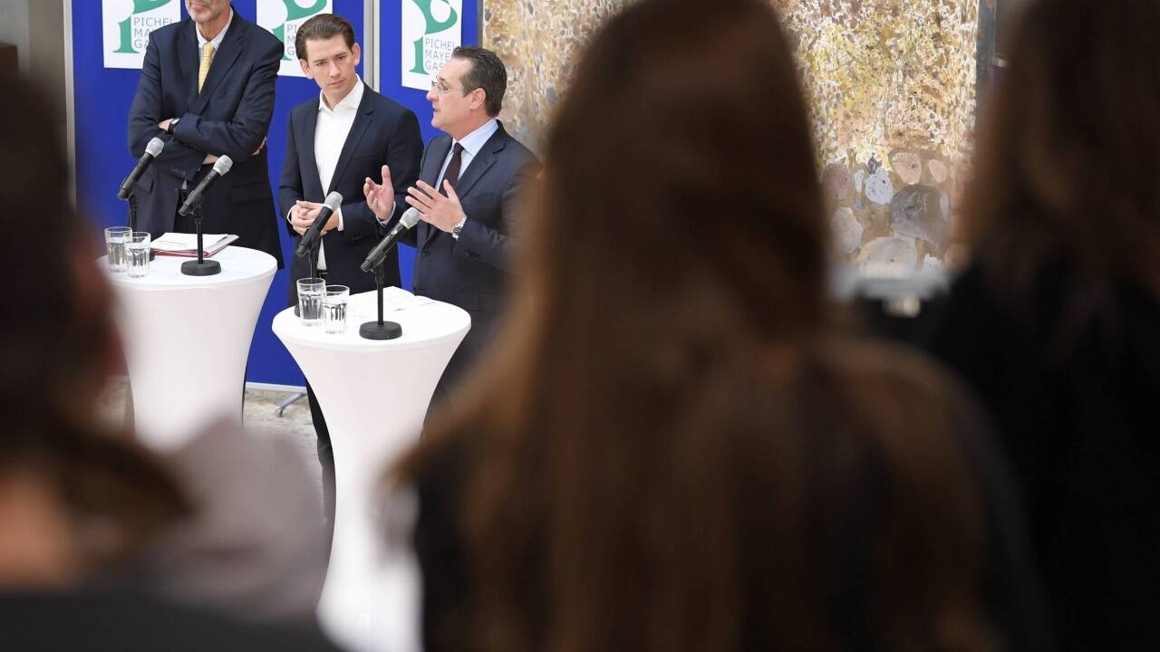 Die Pressekonferenz wurde von vielen Schülern aufmerksam verfolgt.  Die Pressekonferenz wurde von vielen Schülern aufmerksam verfolgt.