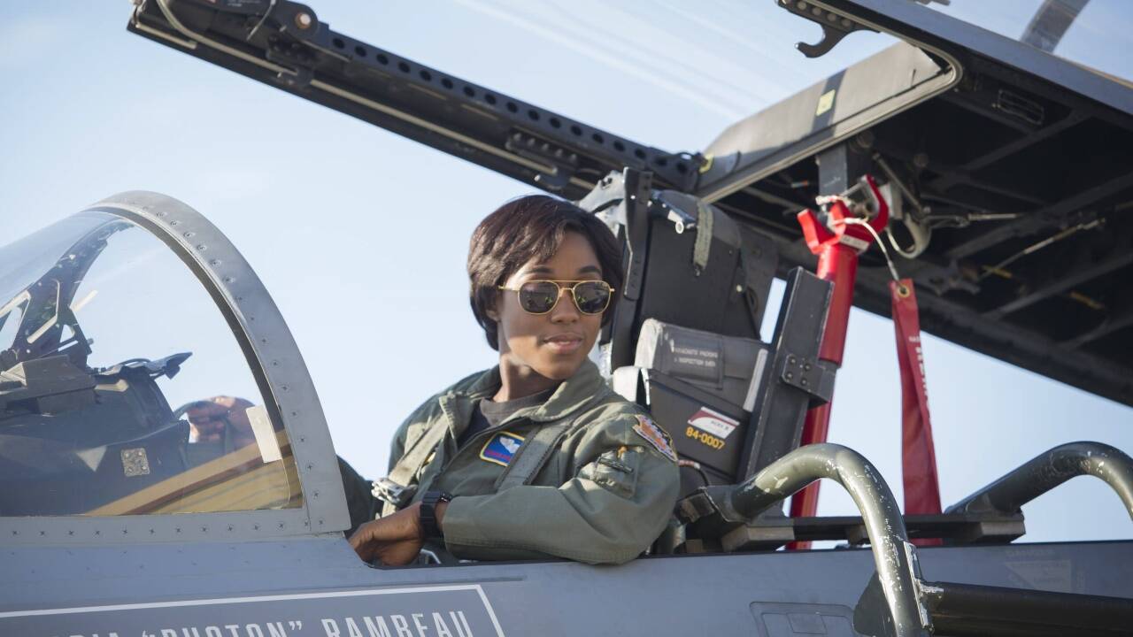 Bilder zum Film „Captain Marvel“.  Bilder zum Film „Captain Marvel“.