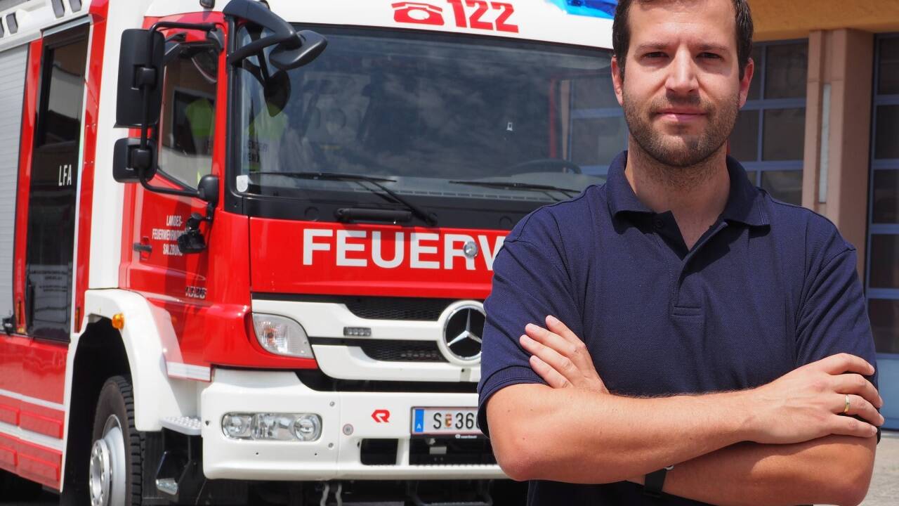 Der Feuerwehrmann Konastin Papadopoulos gründete die Feuerwehr in Neos Voutzas im Jahr 2007.   Der Feuerwehrmann Konastin Papadopoulos gründete die Feuerwehr in Neos Voutzas im Jahr 2007.