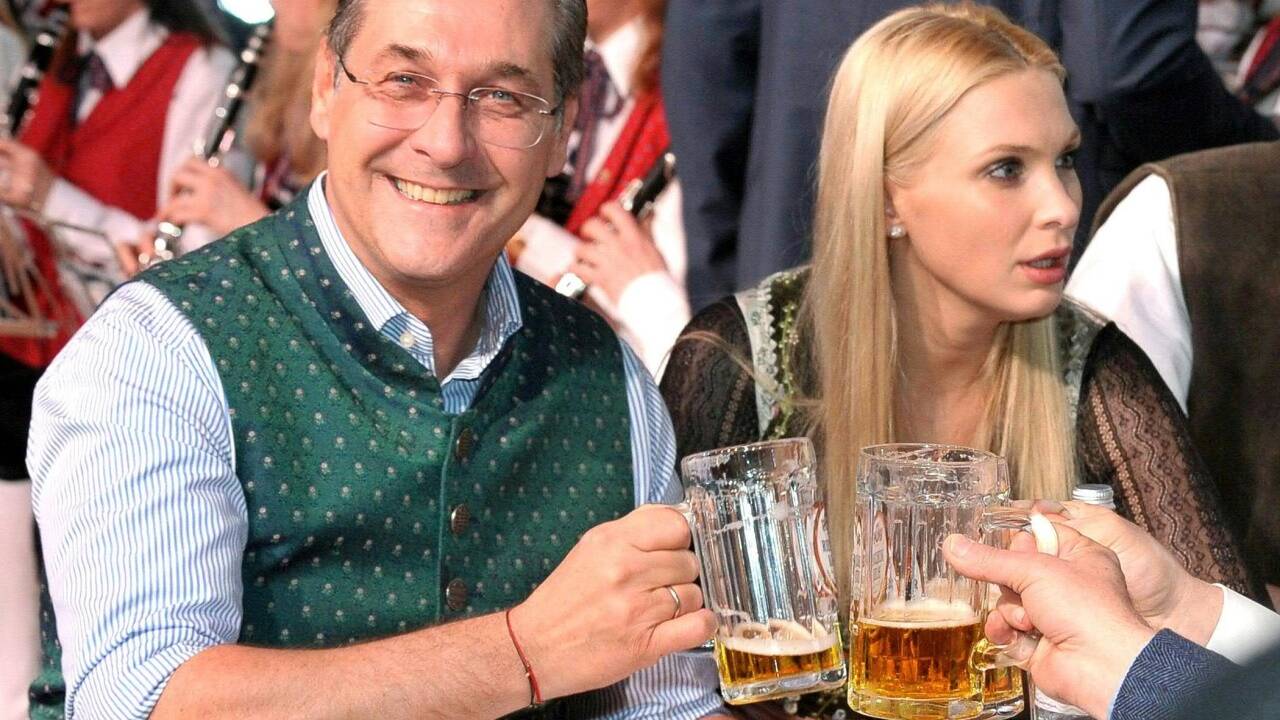 Parteiobmann Vizekanzler Heinz Christian Strache mit seiner Frau Philippa Strache im Rahmen des Politischen Aschermittwochs der FPÖ in Ried im Innkreis. 