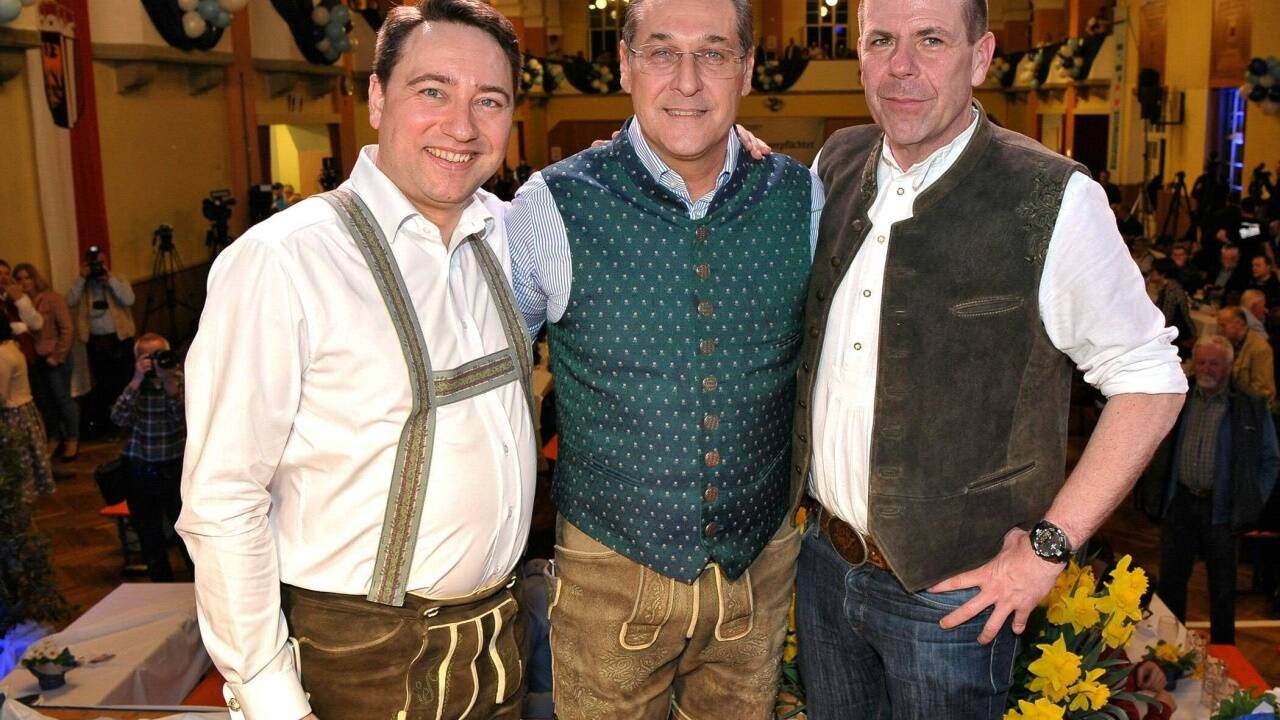 Oberösterreichs Landesparteiobmann LHStv. Manfred Haimbuchner,Parteiobmann Vizekanzler Heinz Christian Strache und EU-Spitzenkandidat Harald Vilimsky 