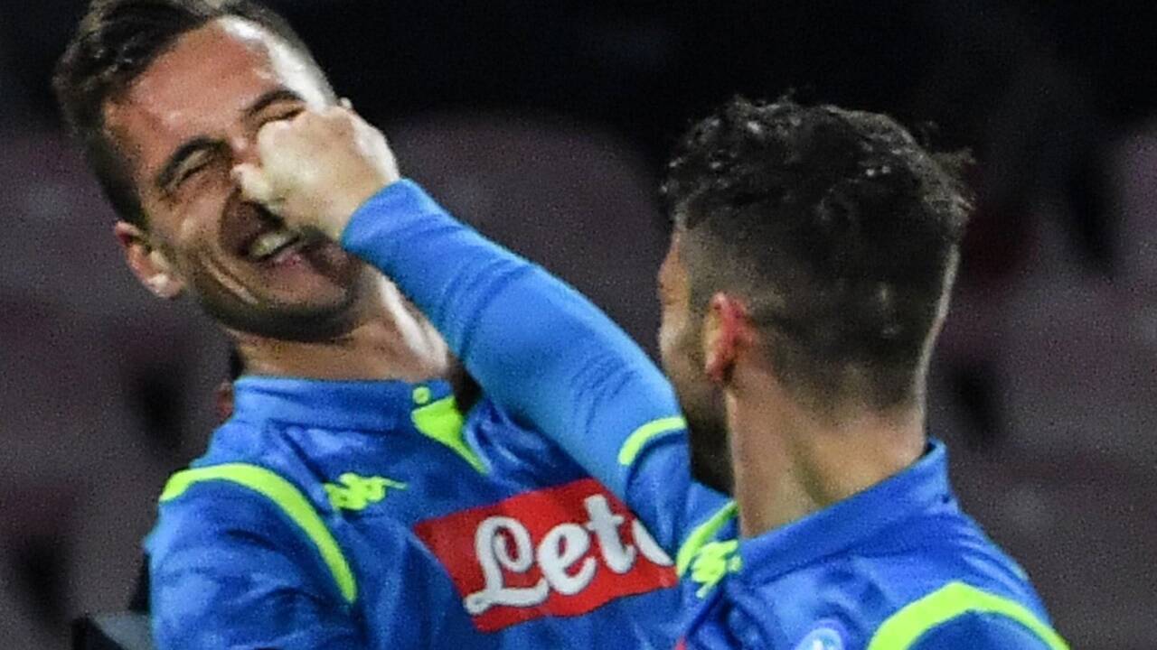 Milik und Mertens haben ihren Spaß.   Milik und Mertens haben ihren Spaß.