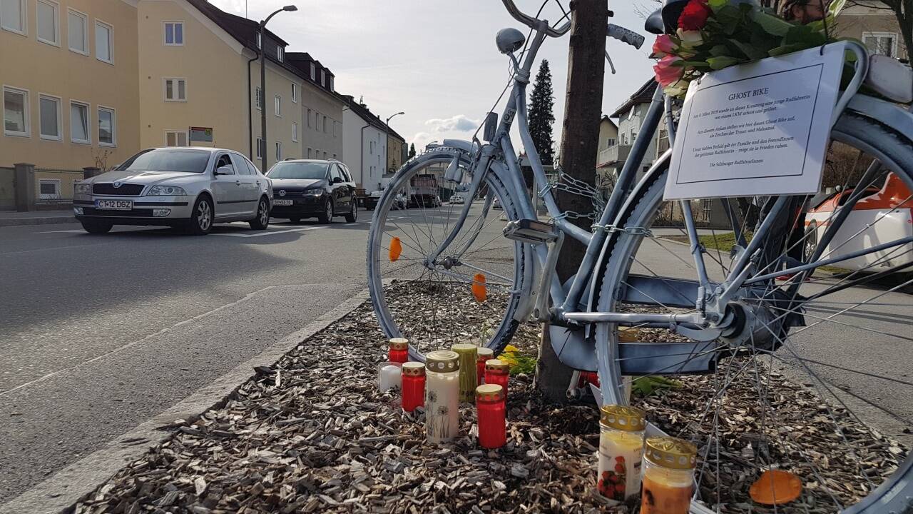 Das Bike soll auch eine Mahnung für Politiker sein, sichere Fahrradinfrastruktur zu schaffen.   Das Bike soll auch eine Mahnung für Politiker sein, sichere Fahrradinfrastruktur zu schaffen.
