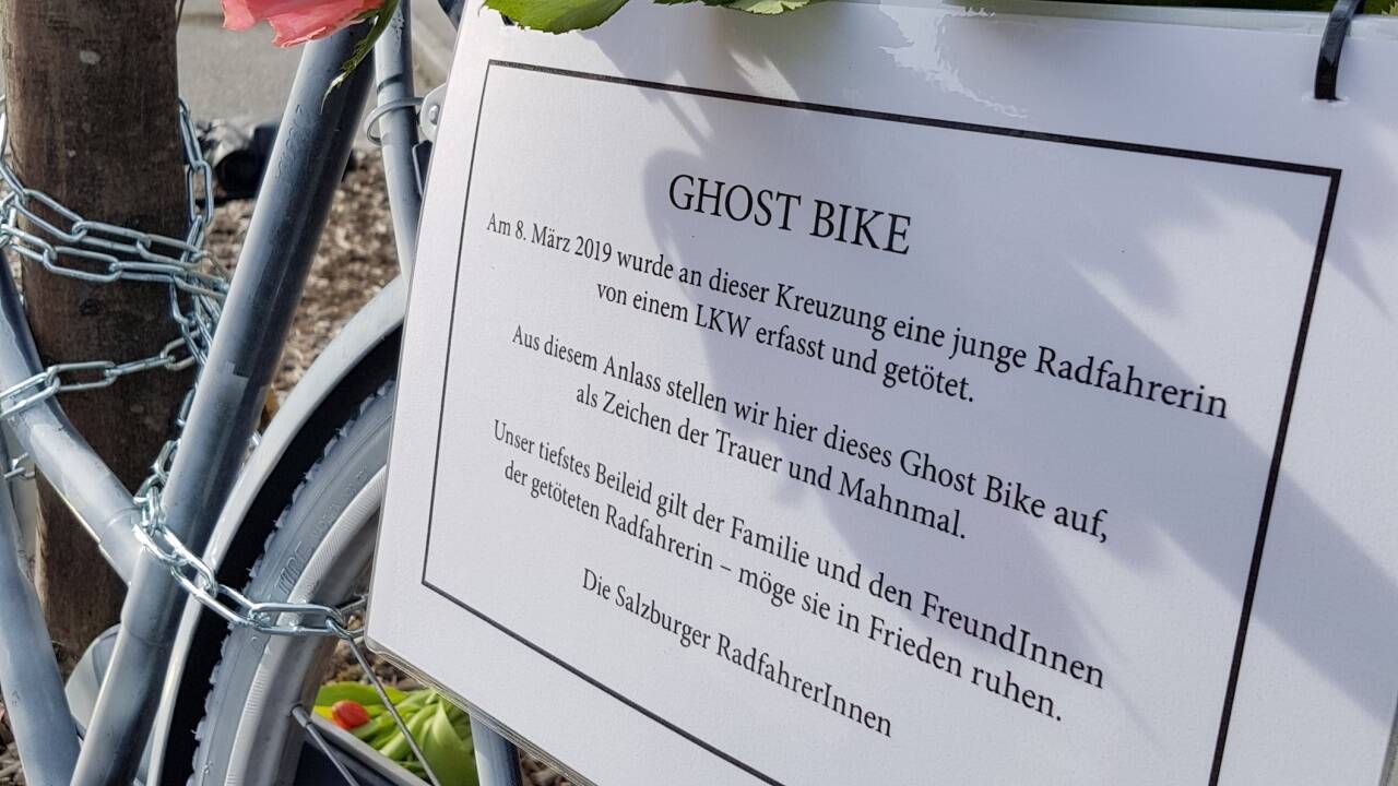 Das Bike soll auch eine Mahnung für Politiker sein, sichere Fahrradinfrastruktur zu schaffen.   Das Bike soll auch eine Mahnung für Politiker sein, sichere Fahrradinfrastruktur zu schaffen.