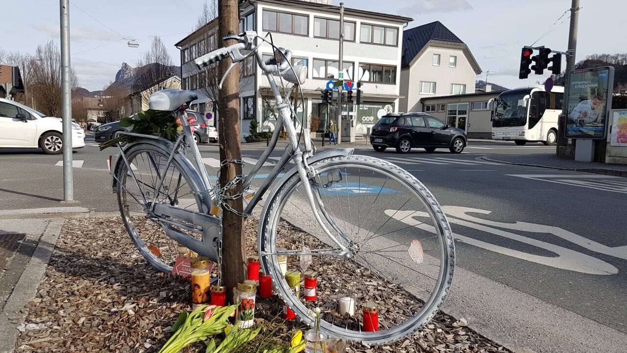 Das Bike soll auch eine Mahnung für Politiker sein, sichere Fahrradinfrastruktur zu schaffen.   Das Bike soll auch eine Mahnung für Politiker sein, sichere Fahrradinfrastruktur zu schaffen.