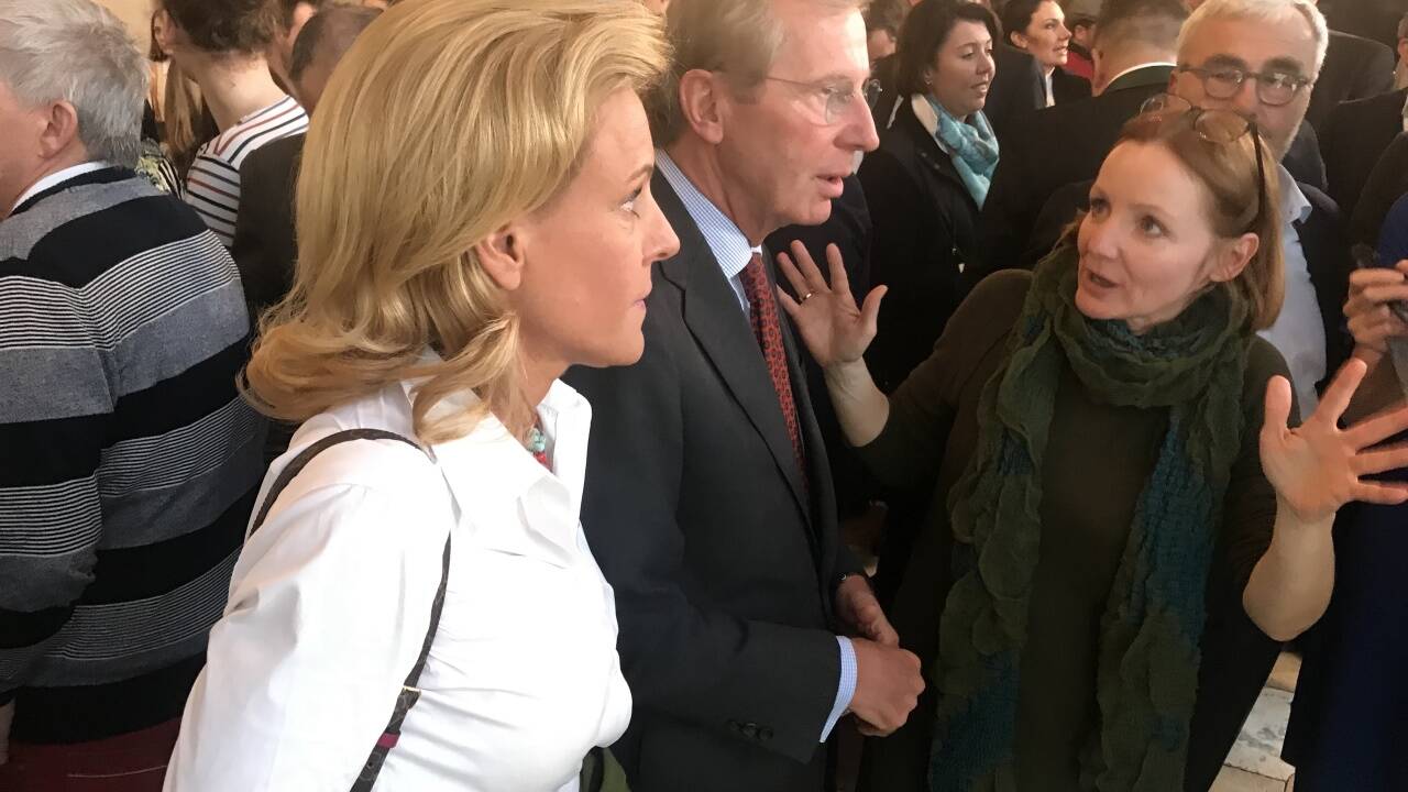 Landeshauptmann Wilfried Haslauer und seine Frau Christina wurden von SN-Redakteurin Barbara Haimerl im Schloss Mirabell empfangen.  