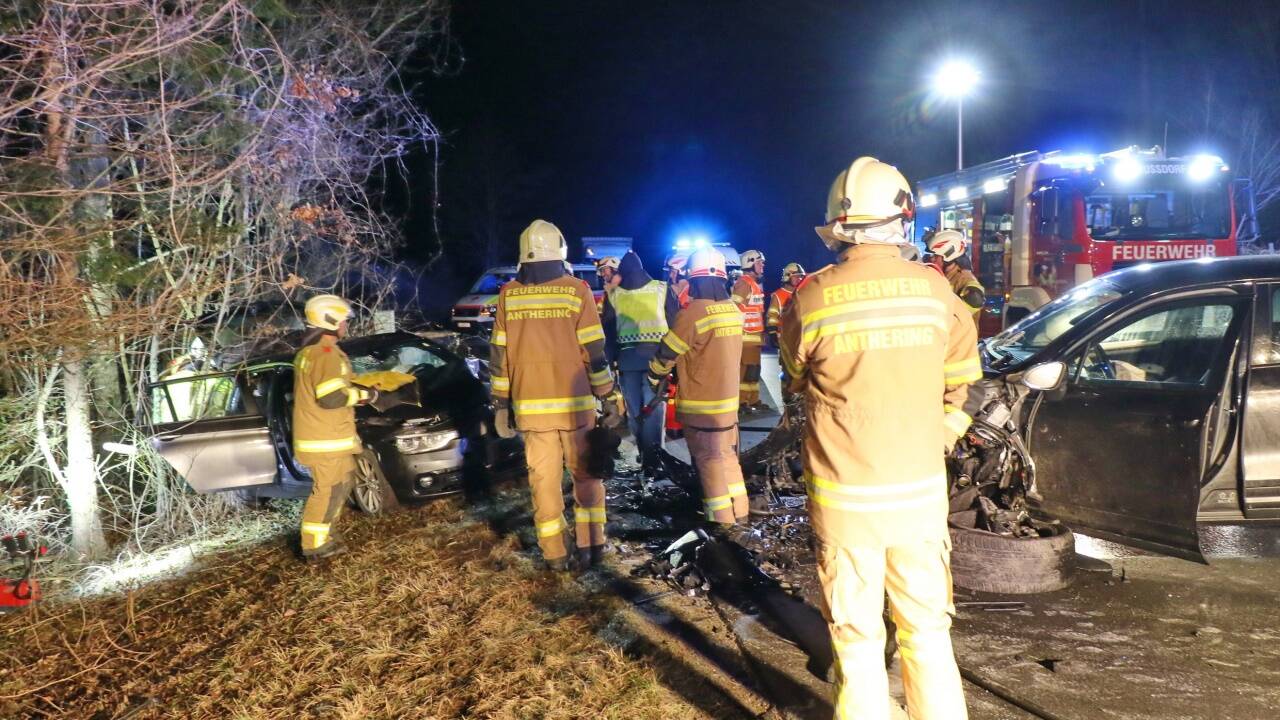 Rettung, Feuerwehr und Polizei waren stundenlang im Einsatz.  