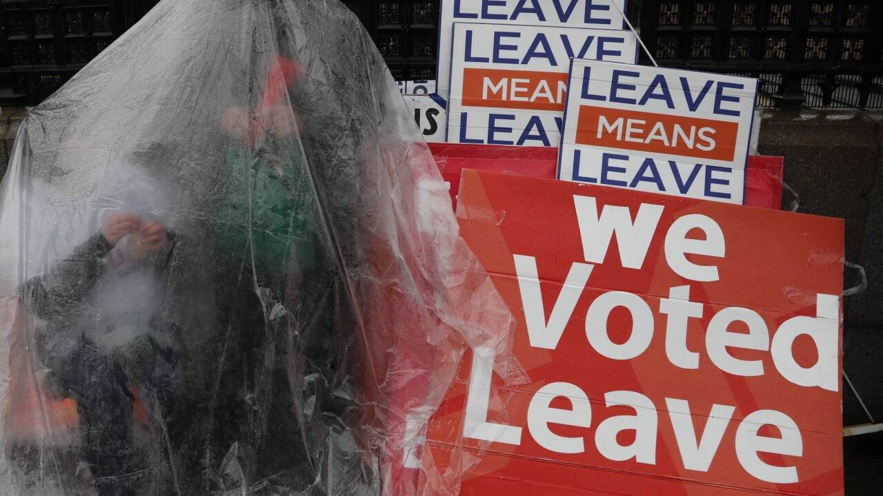 Befürworter und Gegner des Brexit demonstrieren am Dienstag, 12. März 2019, vor dem Parlament in London. Befürworter und Gegner des Brexit demonstrieren am Dienstag, 12. März 2019, vor dem Parlament in London.