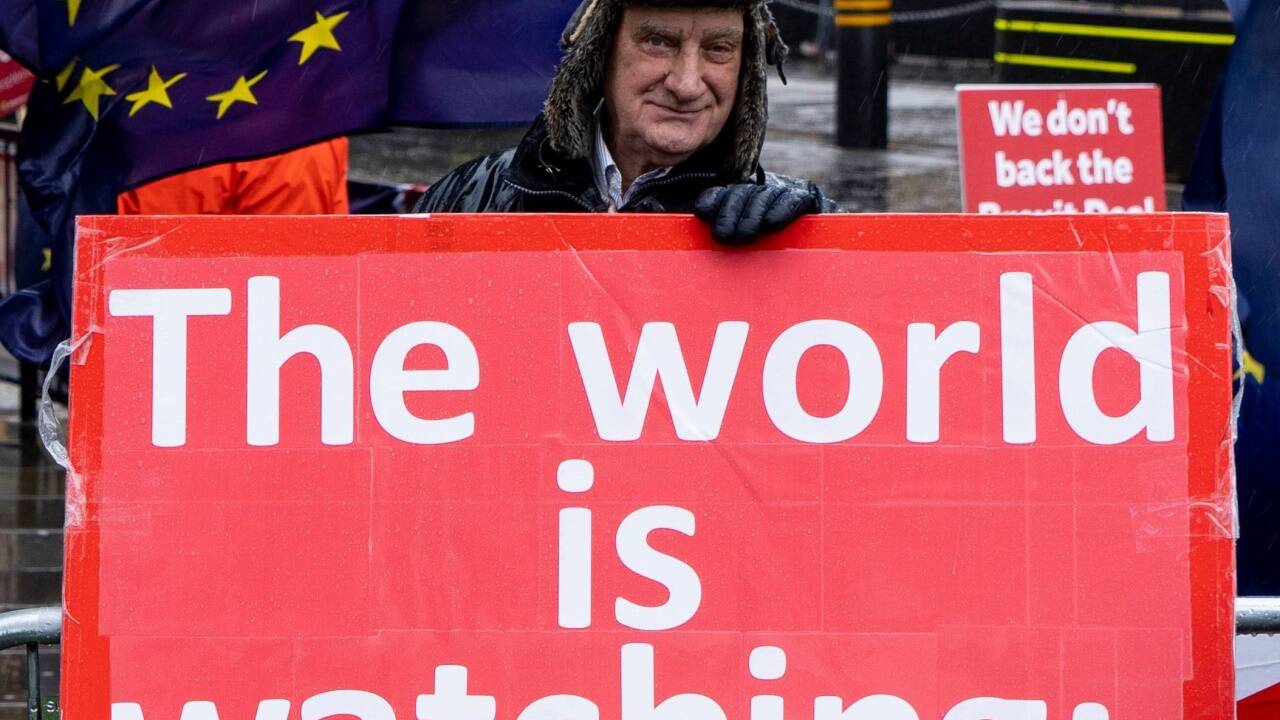 Befürworter und Gegner des Brexit demonstrieren am Dienstag, 12. März 2019, vor dem Parlament in London. Befürworter und Gegner des Brexit demonstrieren am Dienstag, 12. März 2019, vor dem Parlament in London.
