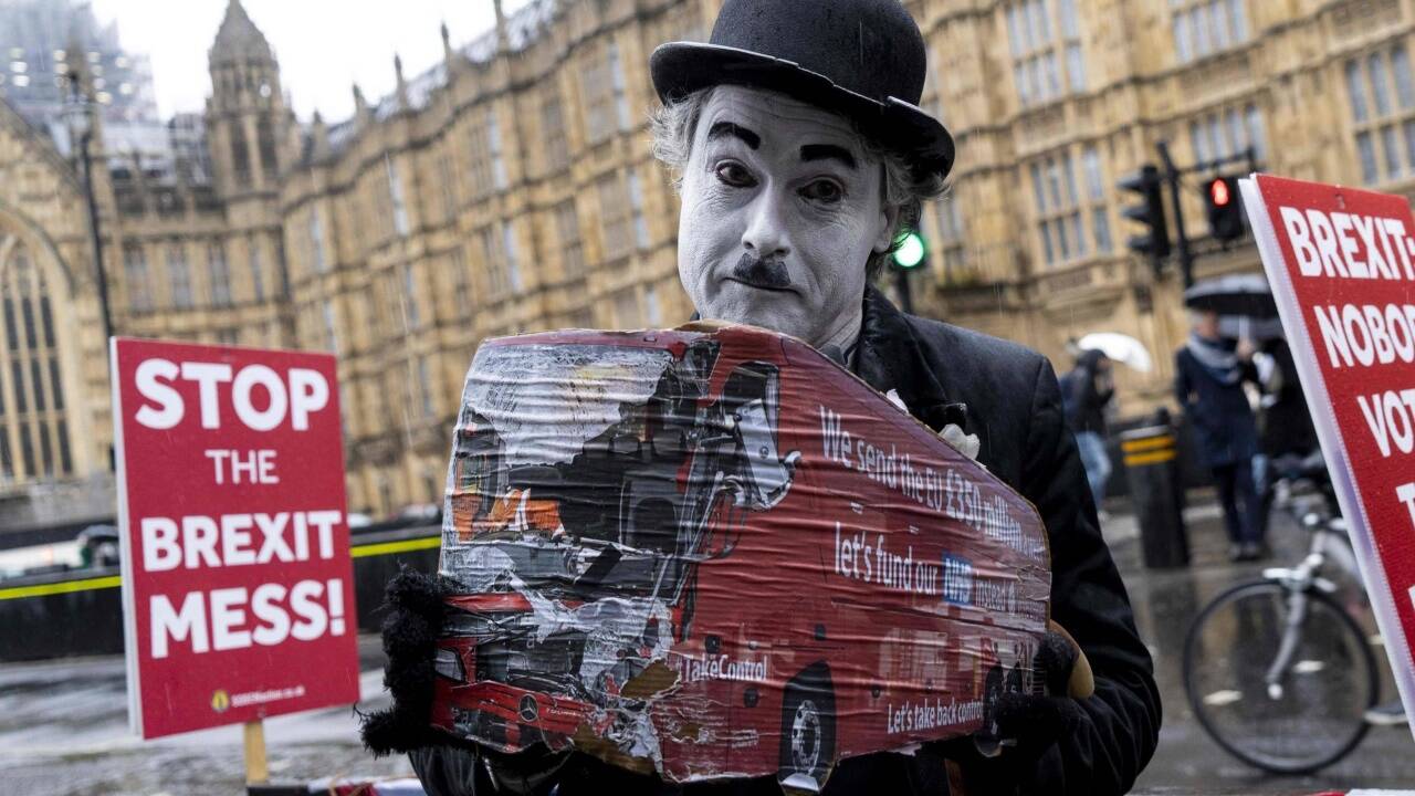 Befürworter und Gegner des Brexit demonstrieren am Dienstag, 12. März 2019, vor dem Parlament in London. Befürworter und Gegner des Brexit demonstrieren am Dienstag, 12. März 2019, vor dem Parlament in London.