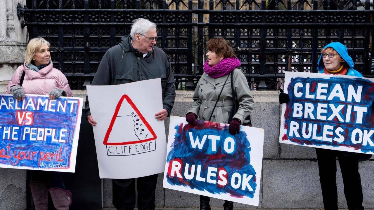 Befürworter und Gegner des Brexit demonstrieren am Dienstag, 12. März 2019, vor dem Parlament in London. Befürworter und Gegner des Brexit demonstrieren am Dienstag, 12. März 2019, vor dem Parlament in London.