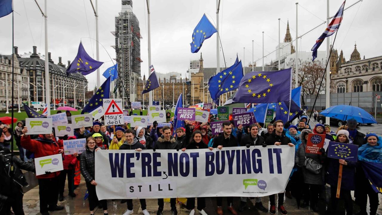 Befürworter und Gegner des Brexit demonstrieren am Dienstag, 12. März 2019, vor dem Parlament in London. Befürworter und Gegner des Brexit demonstrieren am Dienstag, 12. März 2019, vor dem Parlament in London.