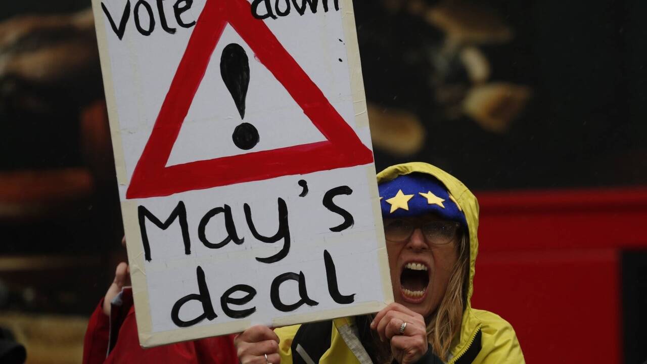 Befürworter und Gegner des Brexit demonstrieren am Dienstag, 12. März 2019, vor dem Parlament in London. Befürworter und Gegner des Brexit demonstrieren am Dienstag, 12. März 2019, vor dem Parlament in London.