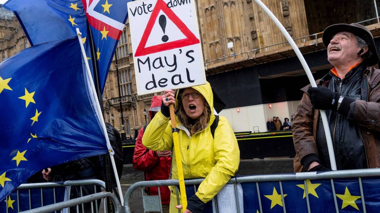 Befürworter und Gegner des Brexit demonstrieren am Dienstag, 12. März 2019, vor dem Parlament in London. Befürworter und Gegner des Brexit demonstrieren am Dienstag, 12. März 2019, vor dem Parlament in London.