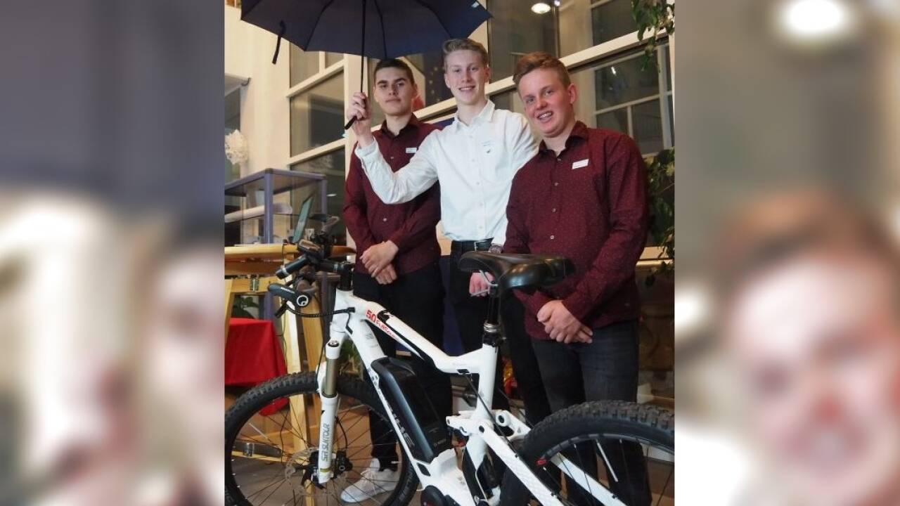 Patrick Graf, Felix Egger und Thomas Springl wollen mit ihrem Hydrosafe-Projekt einen Fahrradregenschutz entwickeln.  