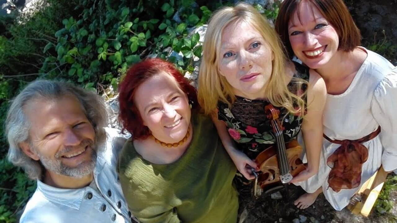 Keltic Grounds, das sind Peter Imanuel Krafft, Martina Mathur, Sarah Mayer und Sabine Kraus (v. l.). Bild: Keltic Grounds 