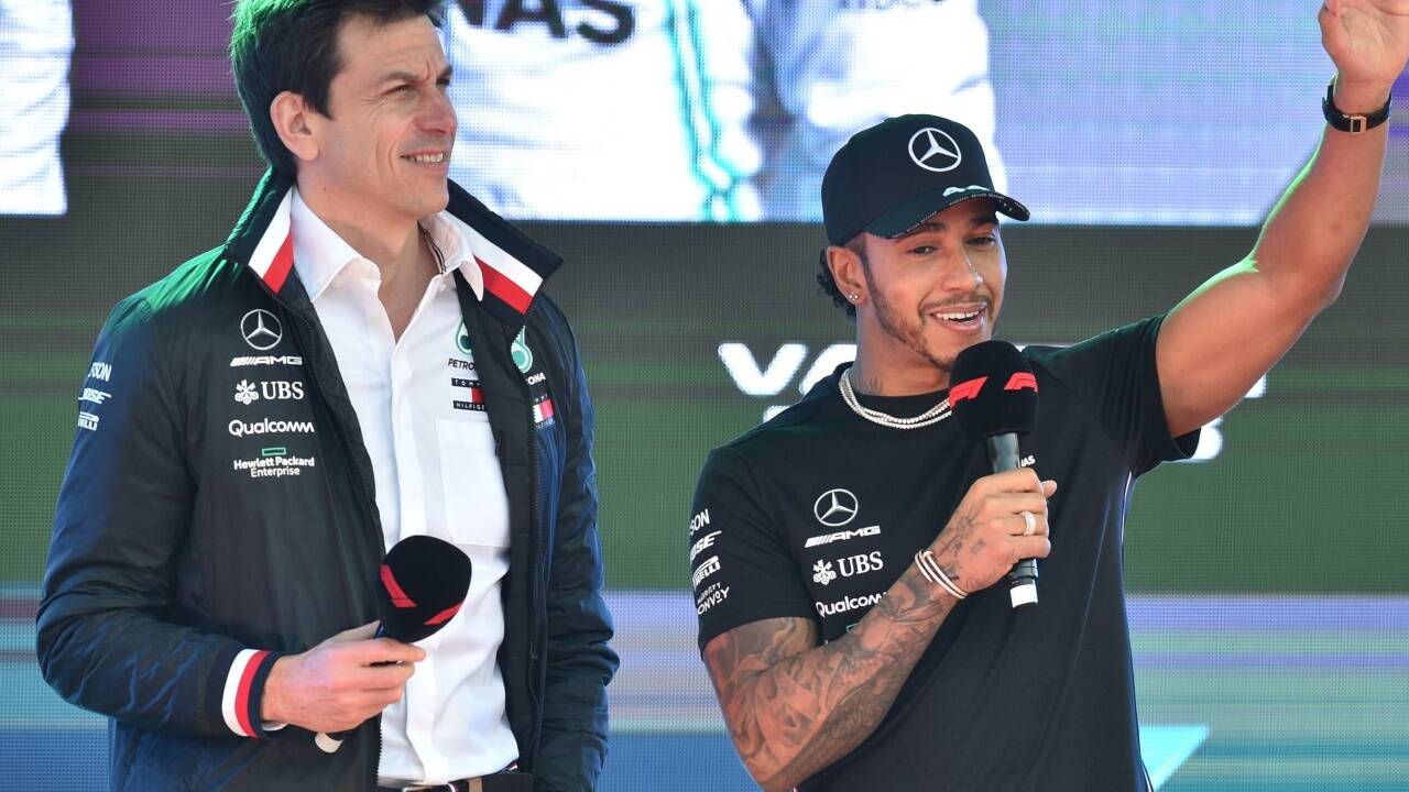 Toto Wolff sieht Mercedes nicht mehr als Außenseiter und freut sich schon mit Weltmeister Lewis Hamilton auf den Formel-1-Auftakt in Melbourne. 
