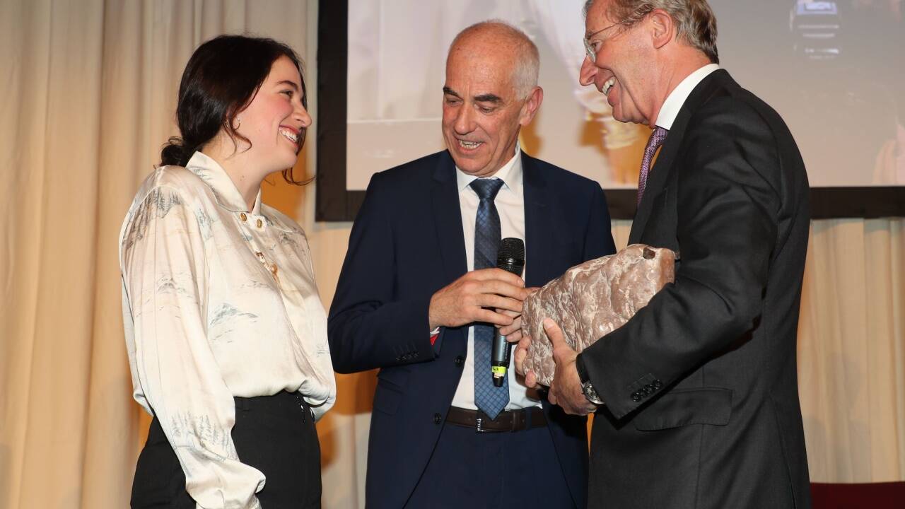 Judith und Walter Altenberger nahmen Verena Altenbergers Preis entgegen. 