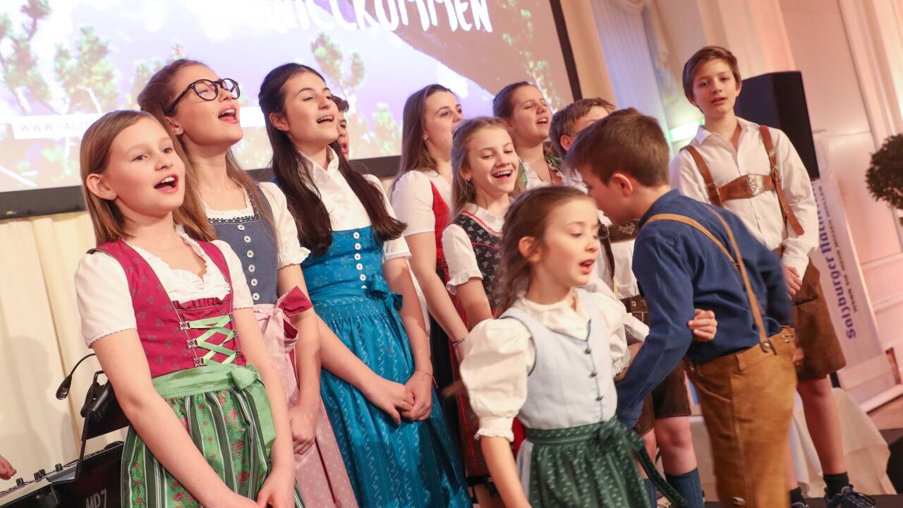 Der Kinderchor des Landestheaters sang Lieder aus „The Sound of Music“. 