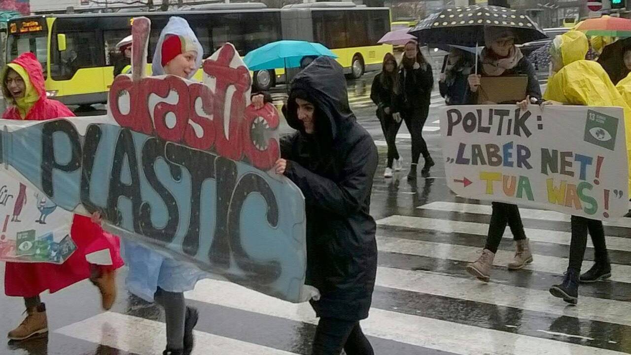 In ganz Österreich (hier in Bregenz) demonstrieren am Freitag Schülerinnen und Schüler. 