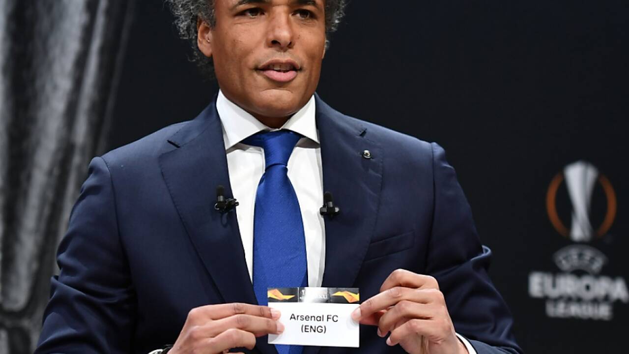 Pierre van Hooijdonk zog Arsenal als Gegner von Napoli Pierre van Hooijdonk zog Arsenal als Gegner von Napoli