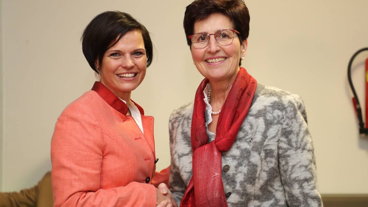 Tanja Kreer und Lieselotte Winklhofer.  Tanja Kreer und Lieselotte Winklhofer.