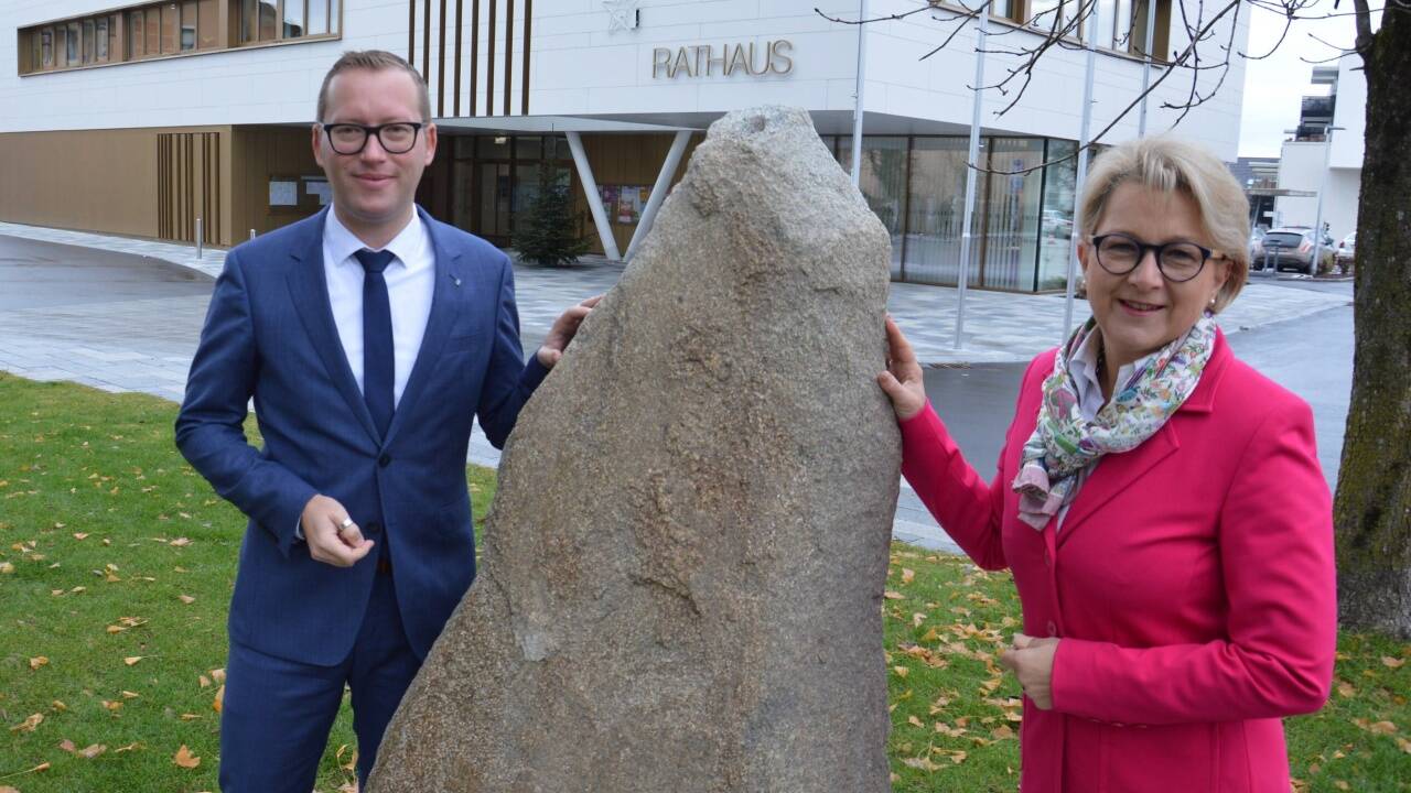 Georg Djundja (SPÖ) und Sabine Mayrhofer (ÖVP) gehen am Sonntag in die Stichwahl um das Bürgermeisteramt in Oberndorf.  