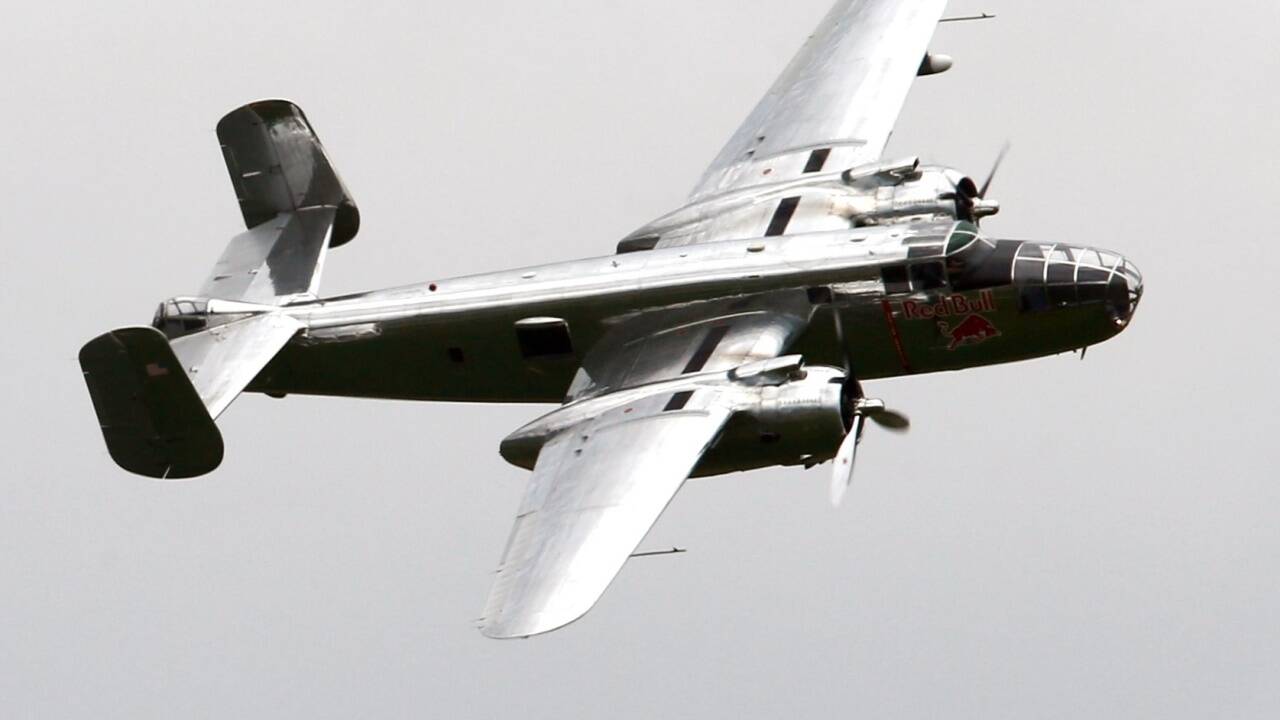 Notlandung: die "North American B-25J" der Flying Bull. Notlandung: die 'North American B-25J' der Flying Bull.