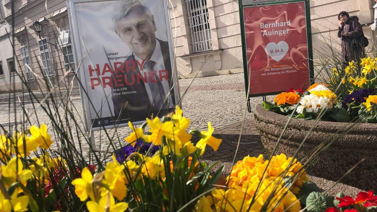 Wahlkampf bis zur letzten Minute vor dem Schloss Mirabell.  